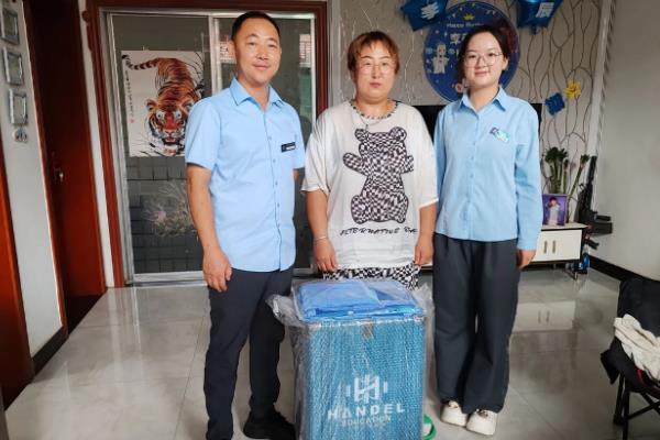 家校連心，暖意到家——我校教師登門(mén)送暖迎新生
